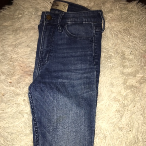 Hollister hi-rise jeans - Picture 2 of 4